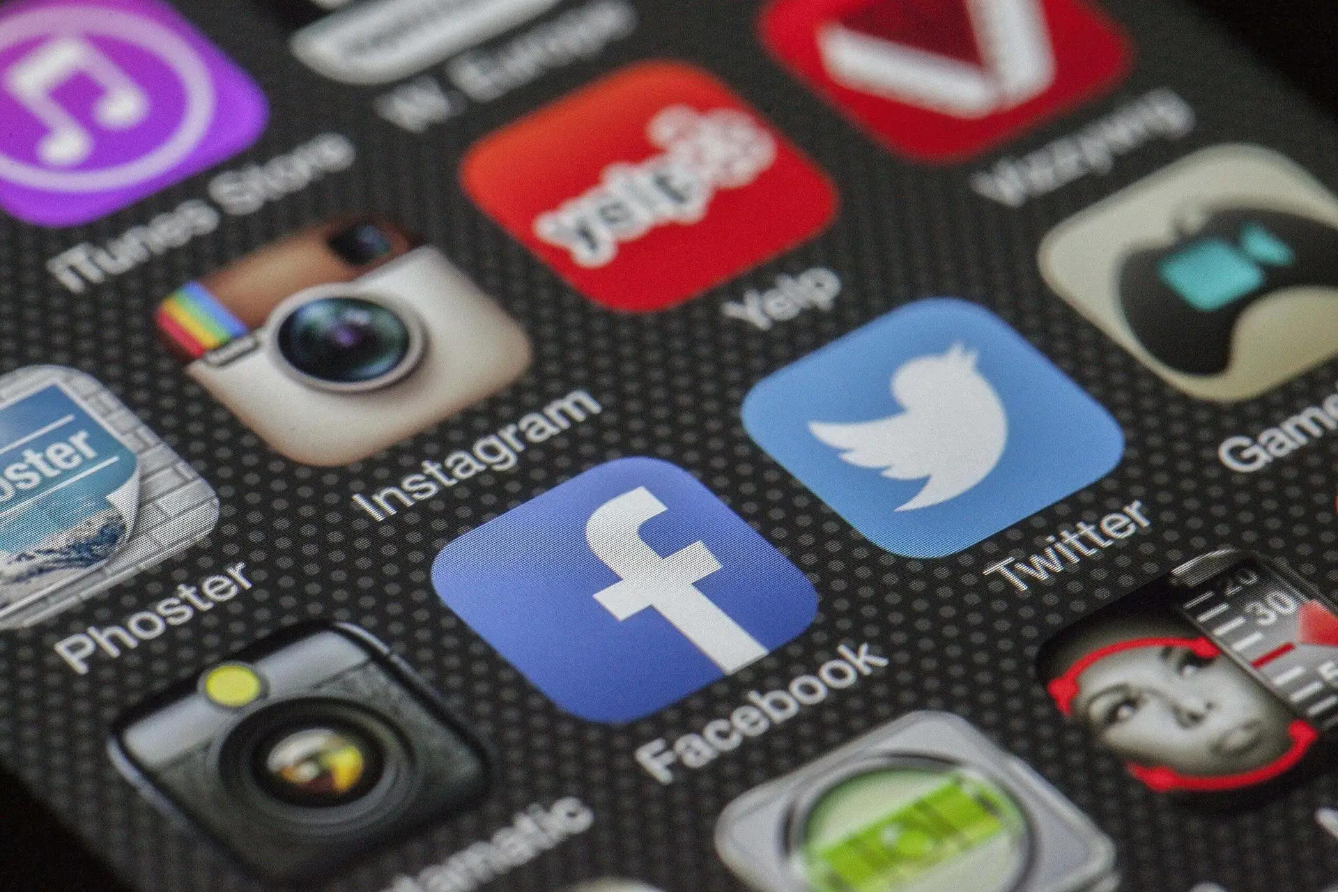 Using Social Media to Promote Affiliate Products Without Being Pushy